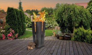 Der außergewöhnliche Feuerkorb Vulkan ist zylinderförmig gestaltet und hat eine Höhe von ca. 100 cm.