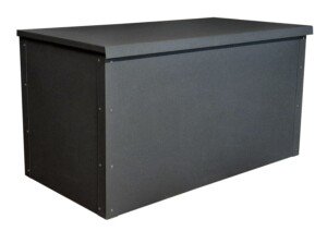 55056-Aufbewahrungsbox-anthrazit-geschlossen Anthrazitfarbene Aufbewahrungsbox für Garten bzw. Terrasse, geschlossen, auf gepflastertem Boden